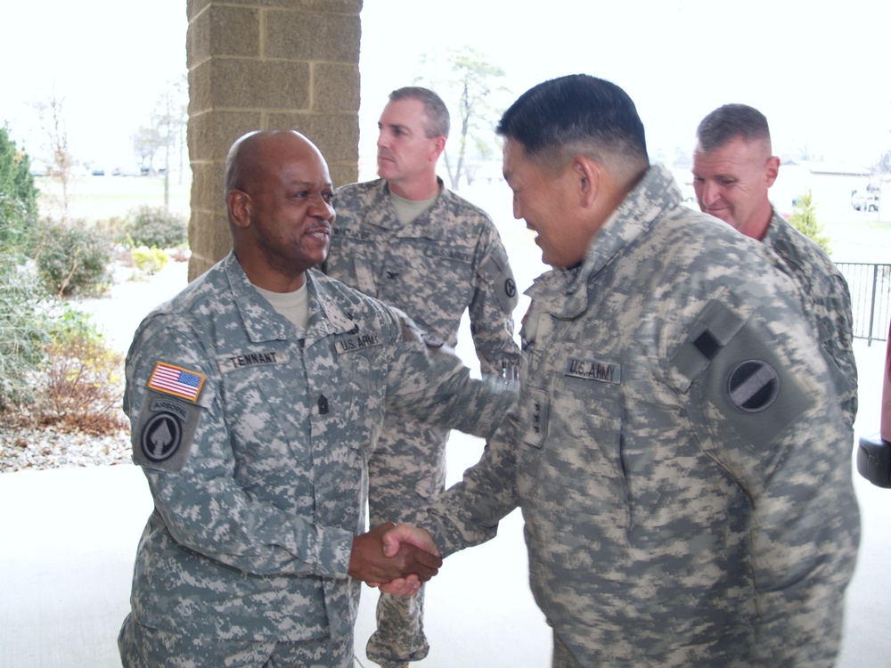 Peterson Visits 3d ESC, Talks Army Force Generation