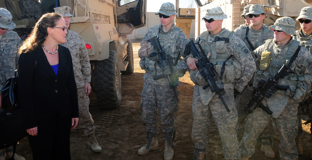 Policy Advisor Visits Advise and Assist Paratroopers