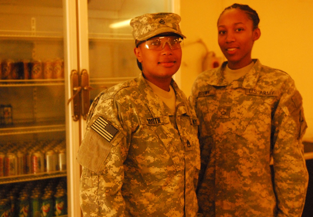 Men bond over weapons