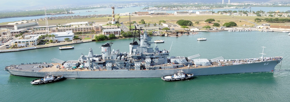 USS Missouri steams to Ford Island