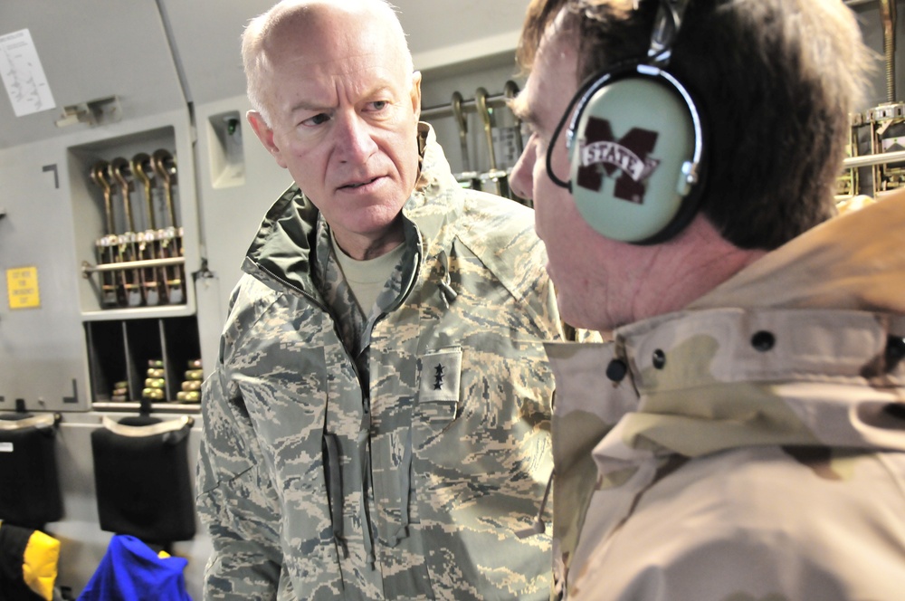 Wyatt visits Mississippi Air Guard units