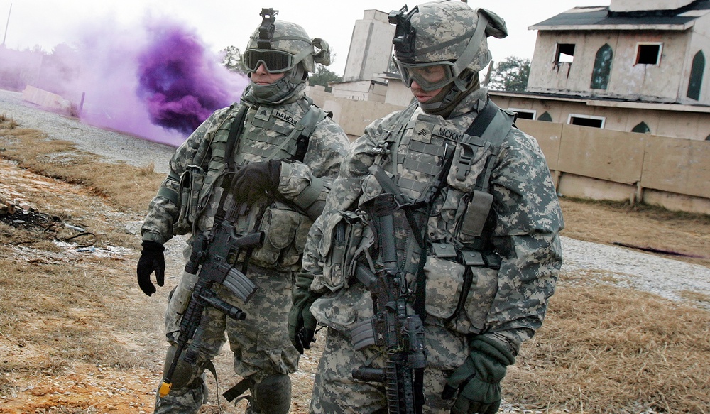Tennessee Army National Guard train on base defense operations