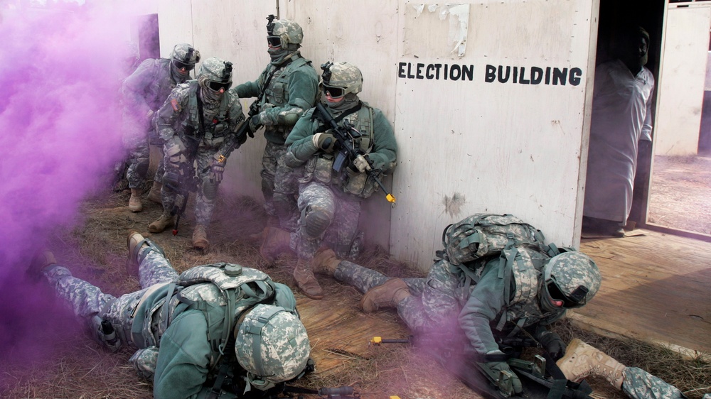 Tennessee Army National Guard train on base defense operations