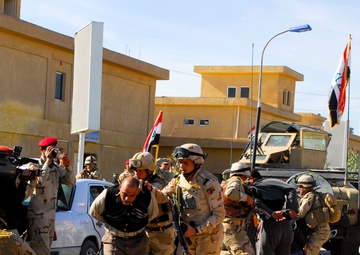 Iraqi Army Soldiers show their skills at 17th Division Iraqi Armed Forces Parade