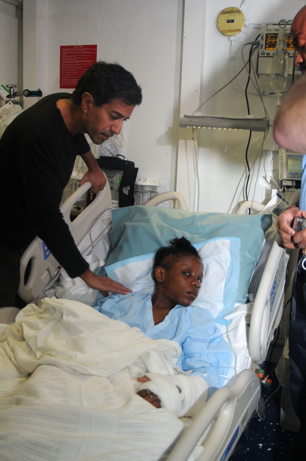 Dr. Sanjay Gupta helps in Haiti Relief efforts
