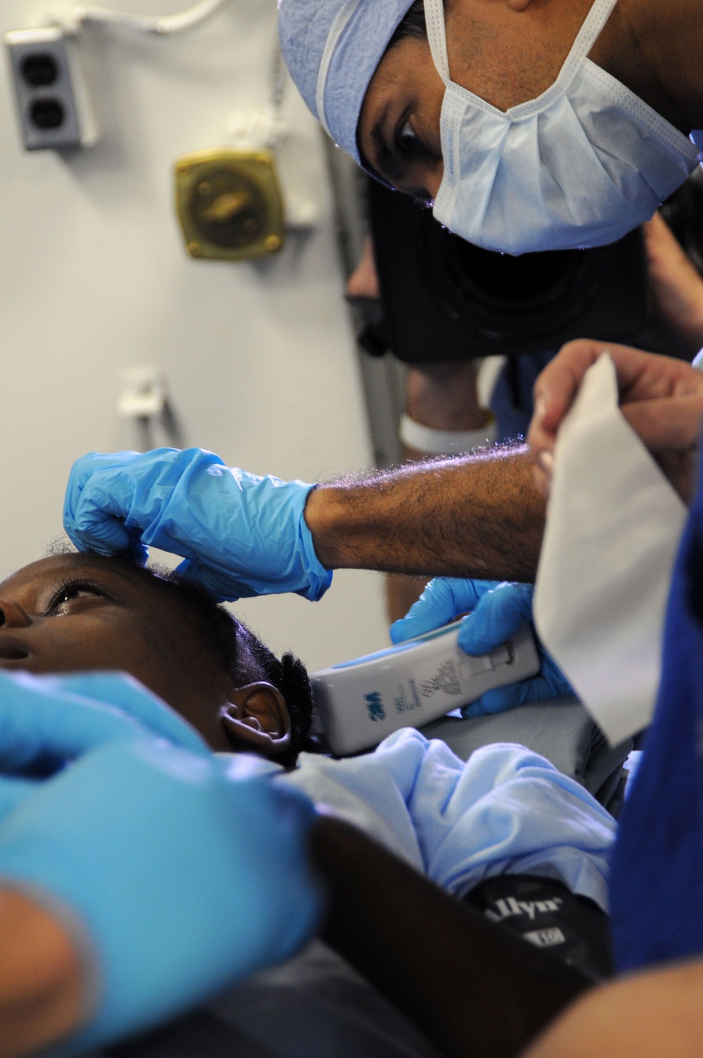 Dr. Sanjay Gupta helps in Haiti Relief efforts