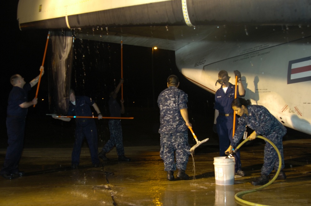 Flight Crews Wash a C-2A Greyhound