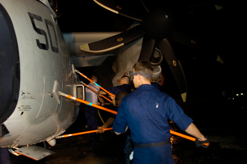 Flight Crews Wash a C-2A Greyhound