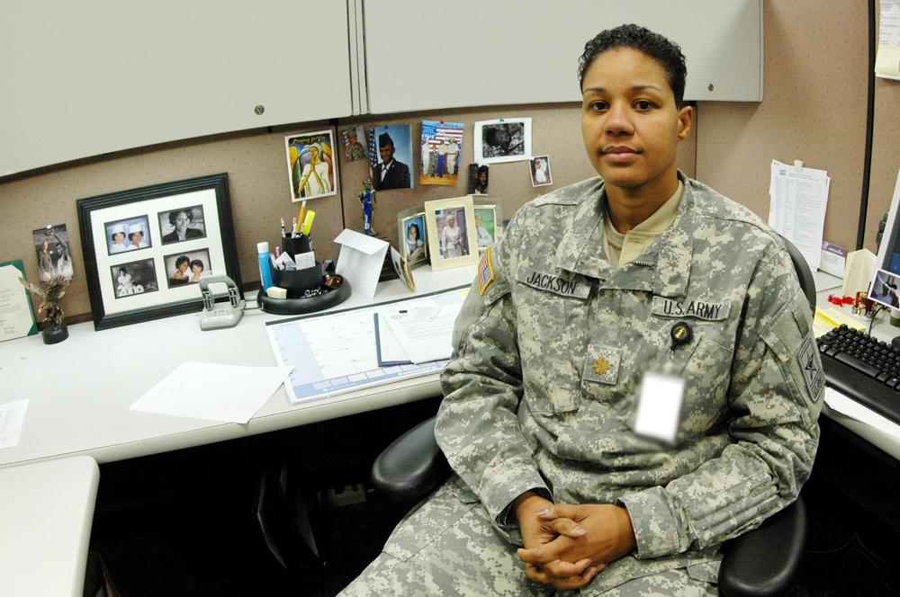 Guardmember rescues woman from house fire