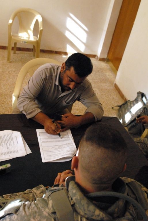 Soldiers give poor Iraqis economic alternatives