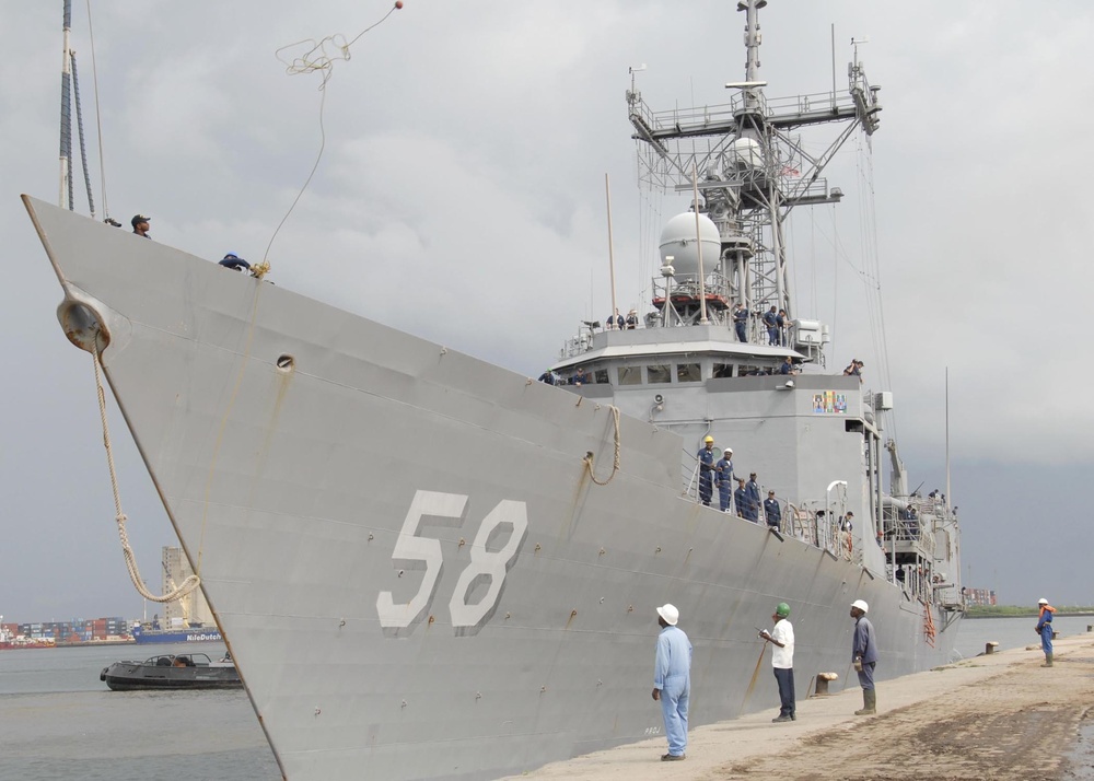 Congolese Navy Members Learn Combat Life Saver Training