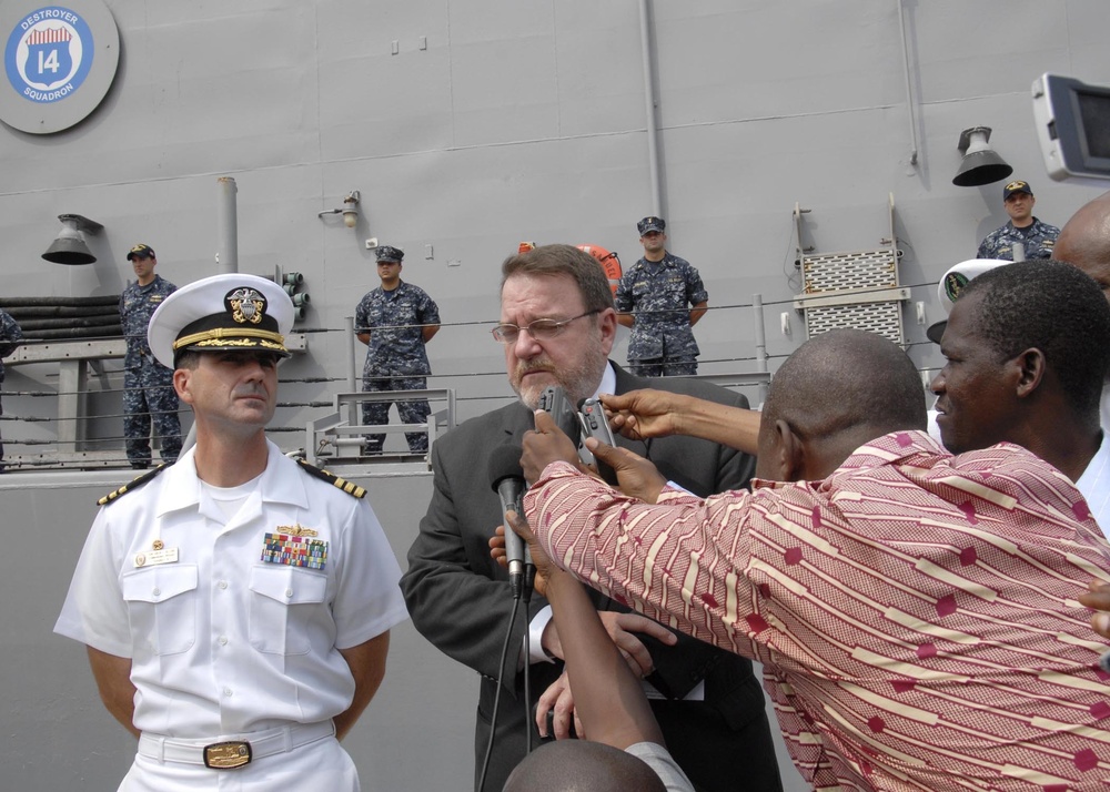 Congolese navy members learn combat life saver training