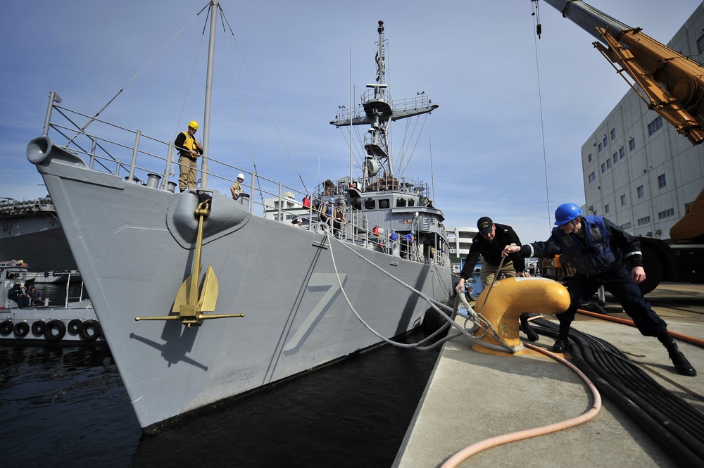 Sailors celebrate U.S.-Japanese partnership