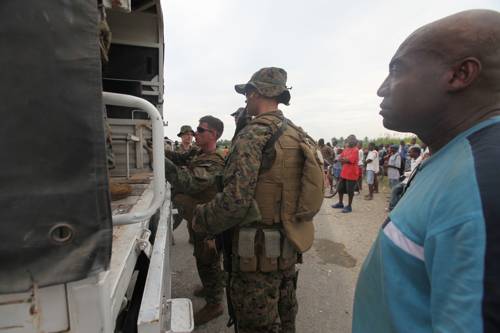 22nd MEU Marines bring supplies to Haitians