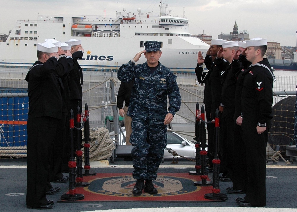 Vice Adm. Harris visits USS Ramage