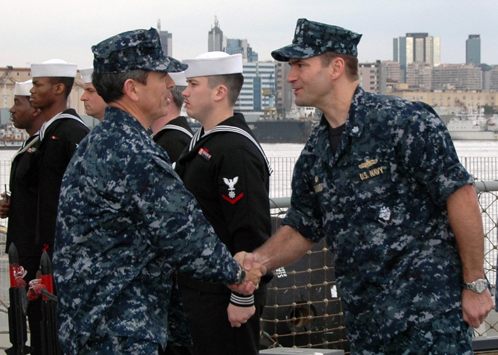 Vice Adm. Harris visits USS Ramage