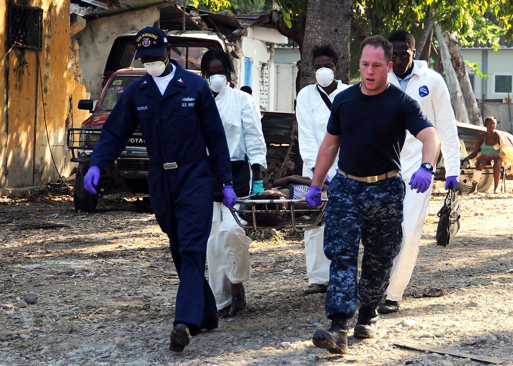Sailors Aid in Haitian Relief Efforts