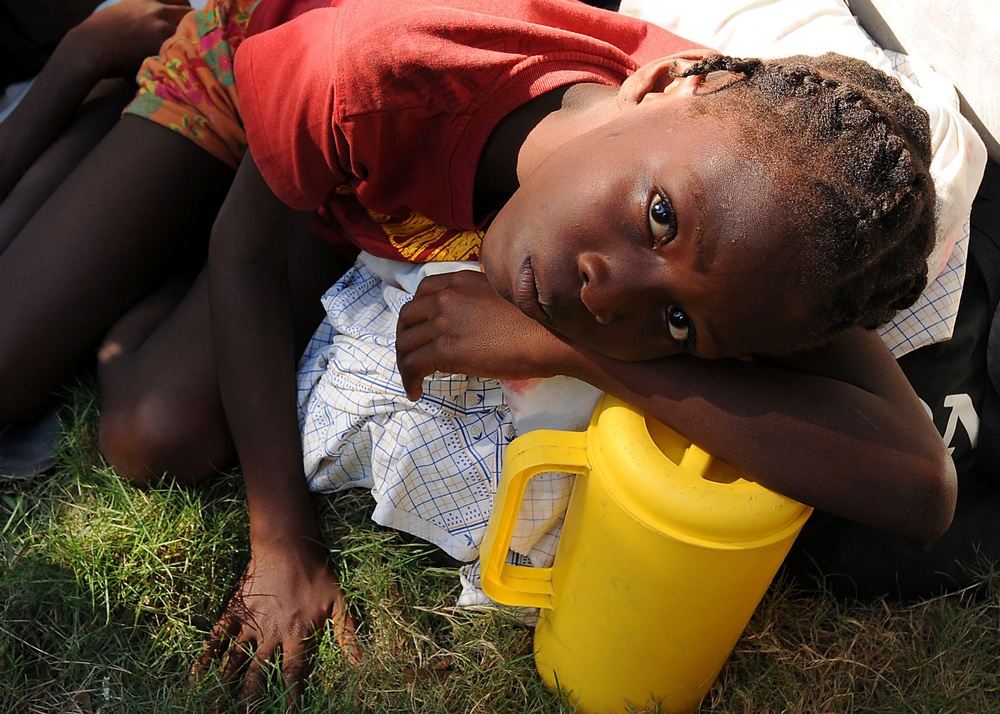 Sailors Aid in Haitian Relief Efforts