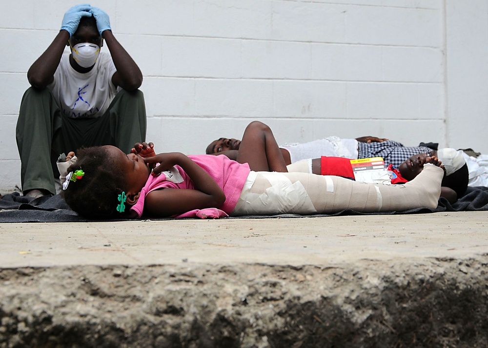 Sailors Aid in Haitian Relief Efforts
