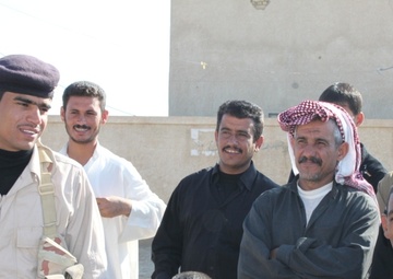 Iraqi Border Guards Reach Out to School Children