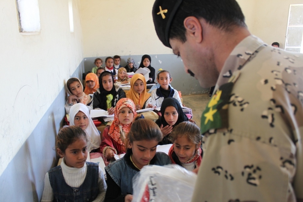 Iraqi Border Guards Reach Out to School Children