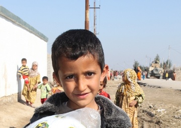 Iraqi Border Guards Reach Out to School Children