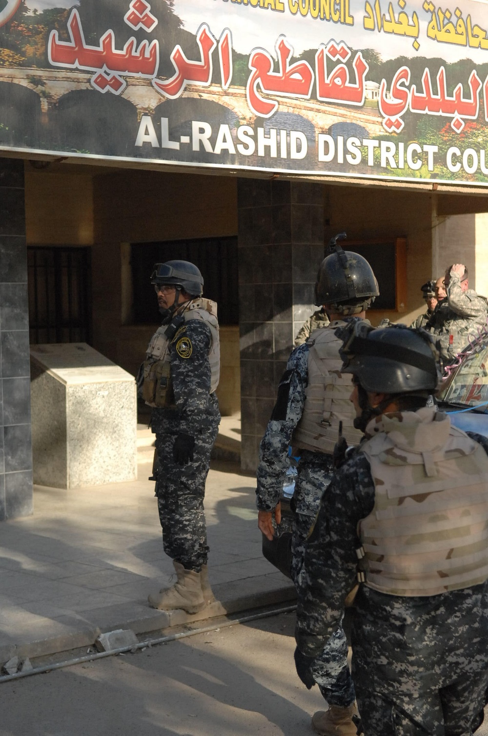 Family members of fallen Iraqi security forces members paid at Iraqi court house