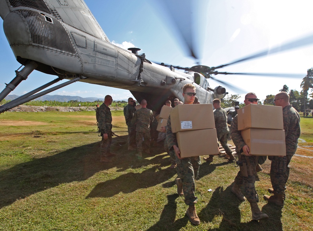 22nd Marine Expeditionary Unit, deliver ready-to-eat rations with a CH-53E Super Stallion