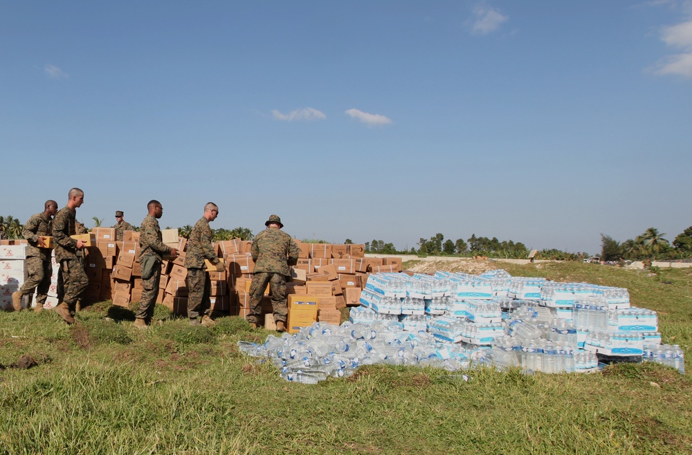 22nd Marine Expeditionary Unit, deliver ready-to-eat rations with a CH-53E Super Stallion