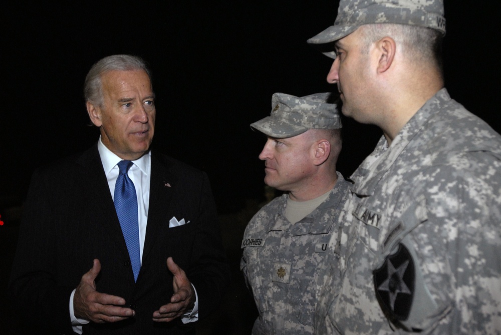 U.S. vice president visits 4-2 Stryker Brigade Combat Team