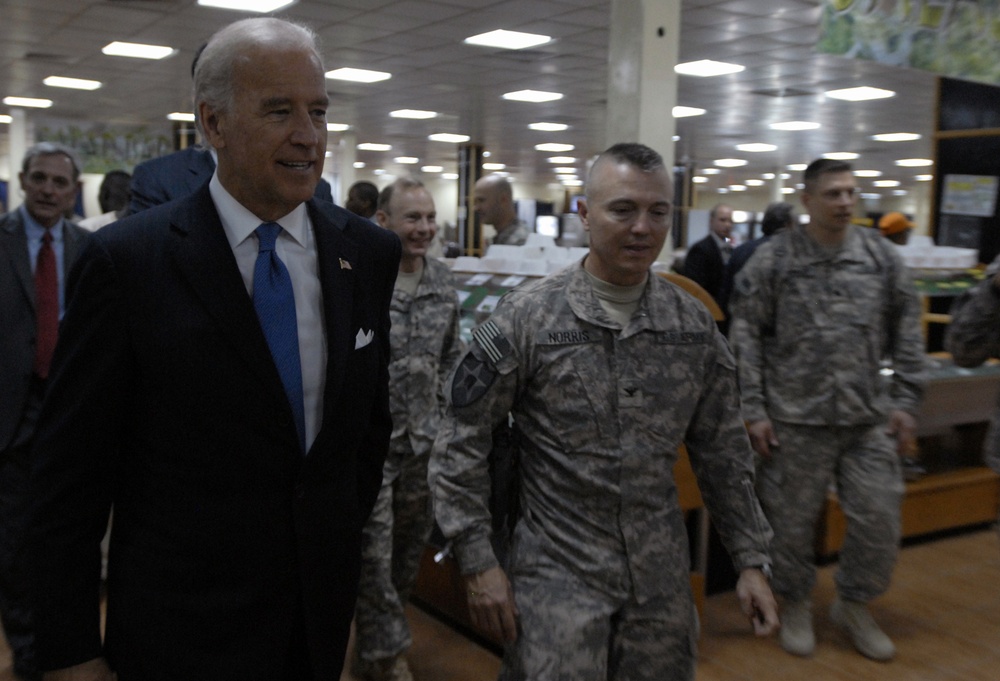 U.S. vice president visits 4-2 Stryker Brigade Combat Team