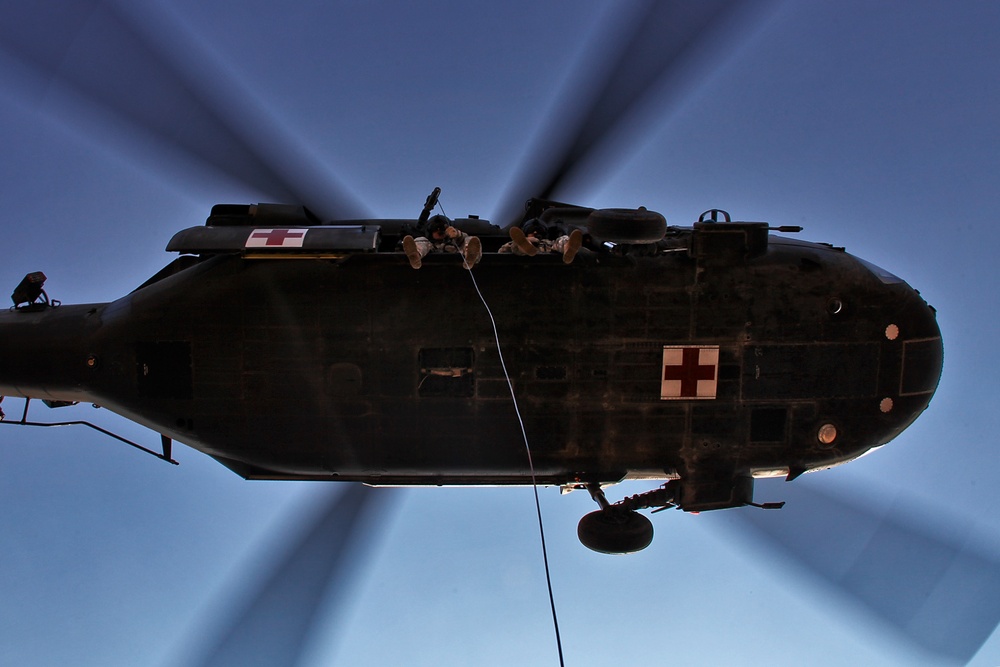 Air Cavalry conducts hoist training to prepare for emergencies