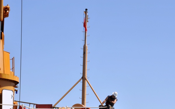 Coast Guardsmen Set Second Buoy in Port-Au-Prince