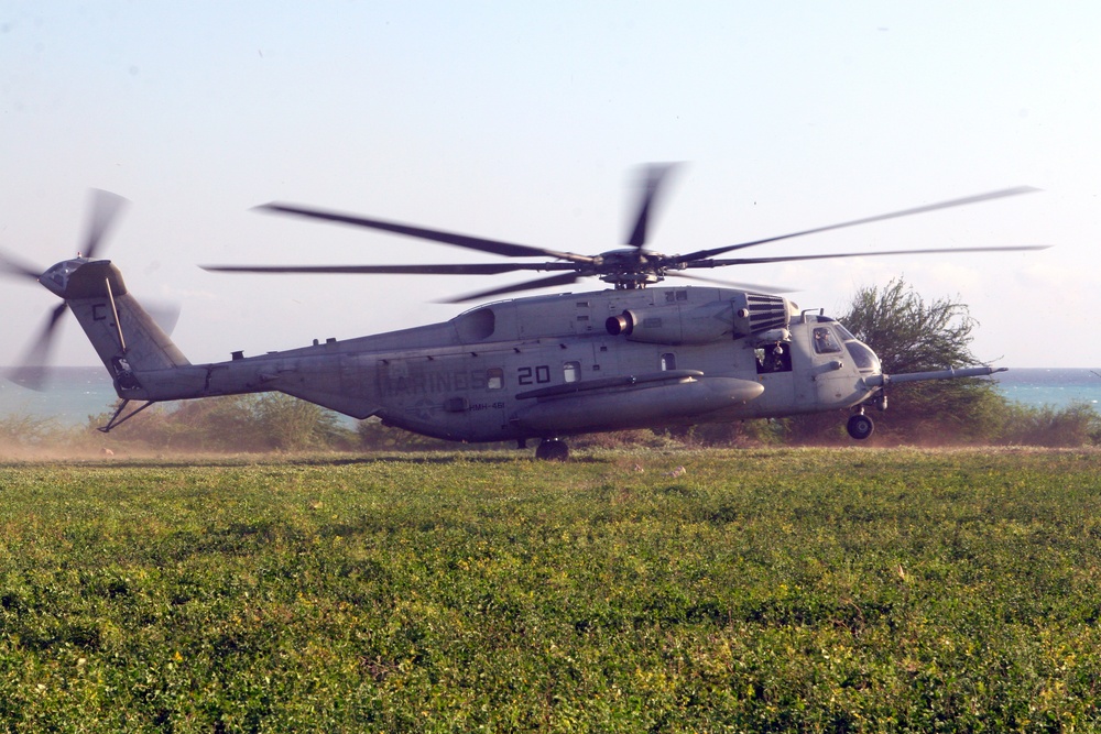 Marines deliver supplies via helicopter