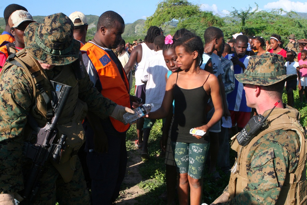 Marines deliver supplies via helicopter