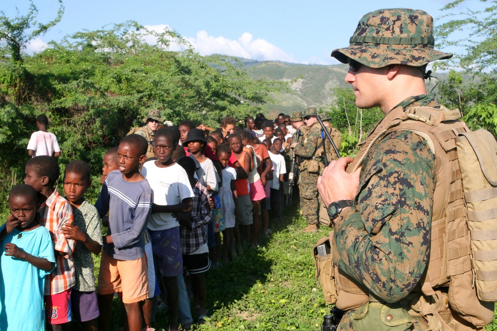 Marines deliver supplies via helicopter