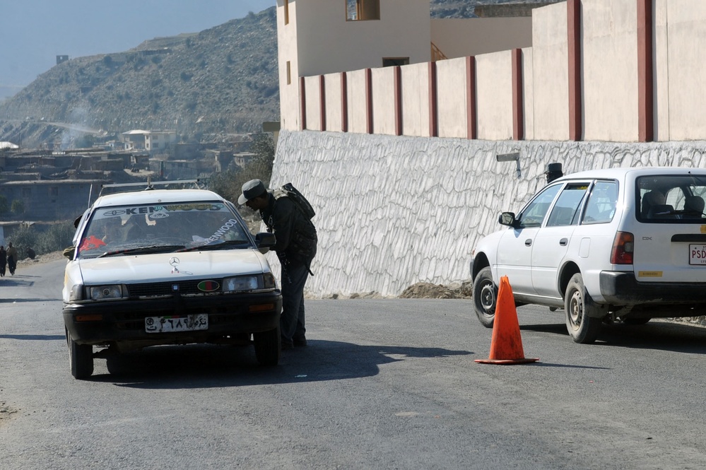 Afghan police operate in Naray
