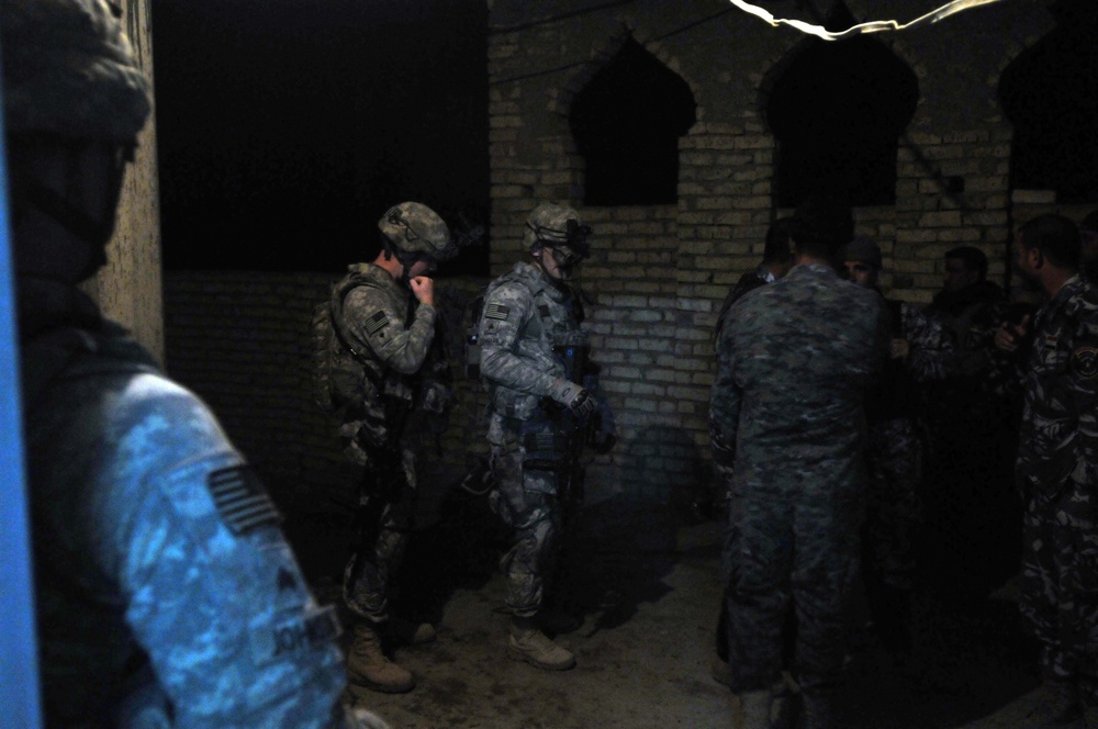 Hailstorm Soldiers roam at night with Iraqi forces