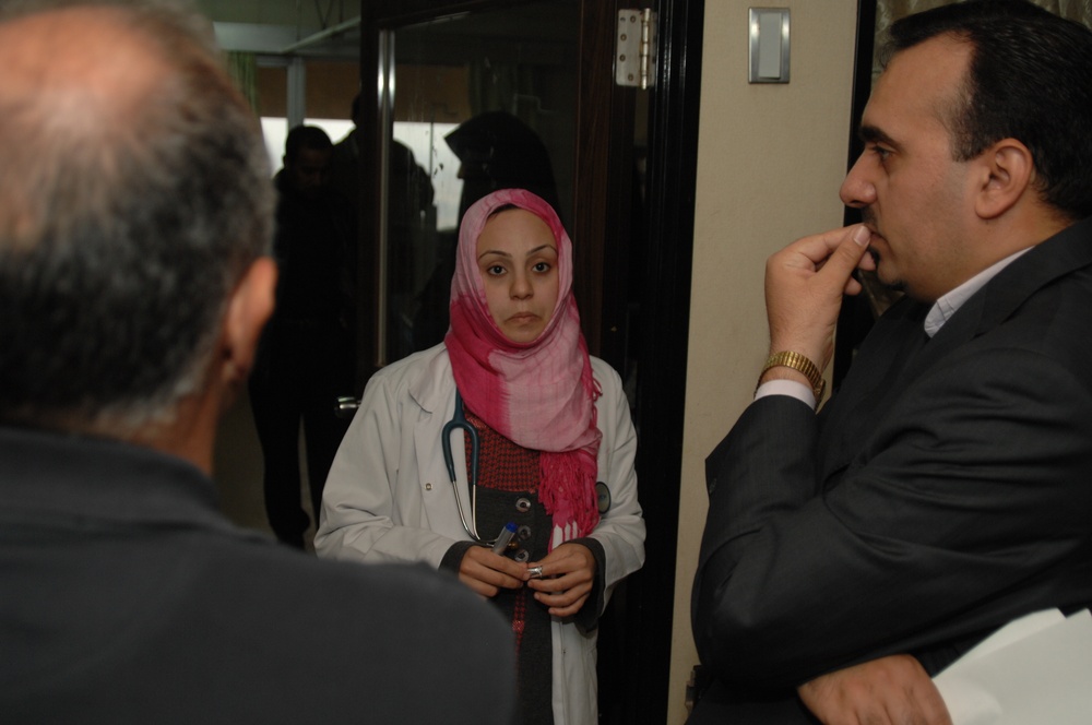 Wasit Provincial Reconstruction Team troops assess hospital in Kut