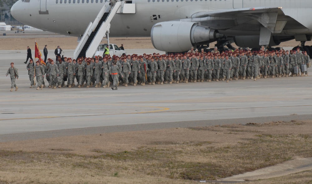 Airborne Field Artillery Battalion Returns Home