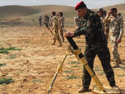 Iraqi army leadership trains mortar men