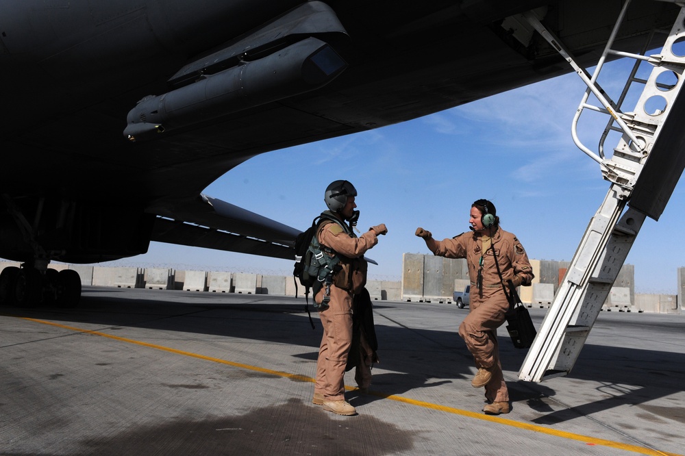37th Expeditionary Bomb Squardron aircrews complete last mission of deployment