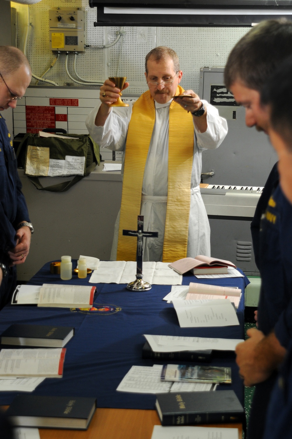 Catholic mass aboard the USS Hue City