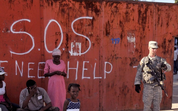 2-319th, Black Falcons, Deliver Much Needed Food and Water in Port-au-Prince