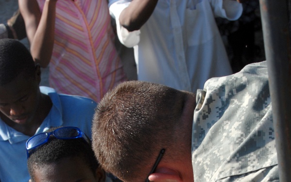 2-319th, Black Falcons, Deliver Much Needed Food and Water in Port-au-Prince