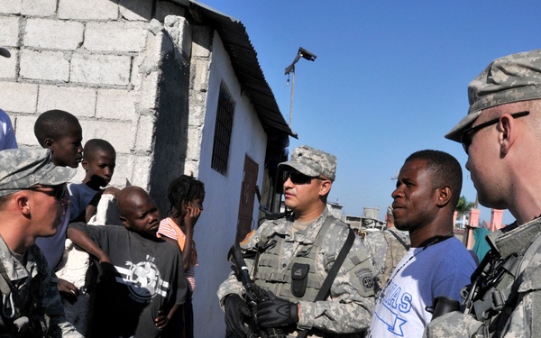 2-319th, Black Falcons, Deliver Much Needed Food and Water in Port-au-Prince