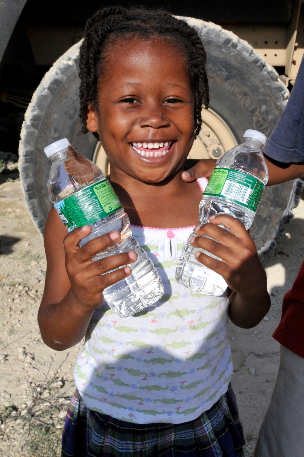 2-319th, Black Falcons, Deliver Much Needed Food and Water in Port-au-Prince