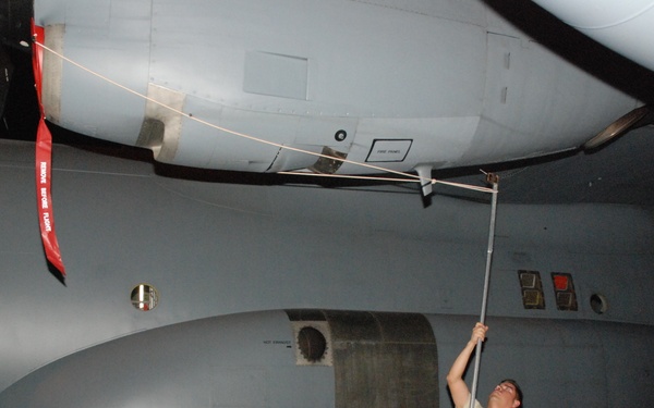 35th Maintenance Night Crew, Pulling the Plug