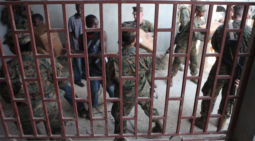22nd MEU delivers cases of water and food to a local non-government organization