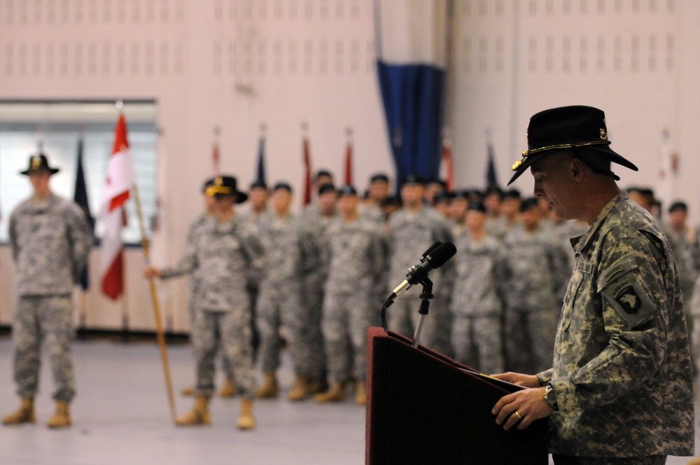 Hermeling hands over reigns of cavalry squadron